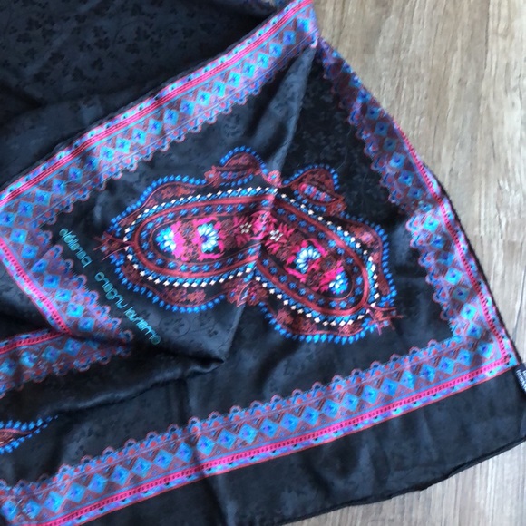 Emanuel Ungaro silk scarf. - Picture 7 of 7